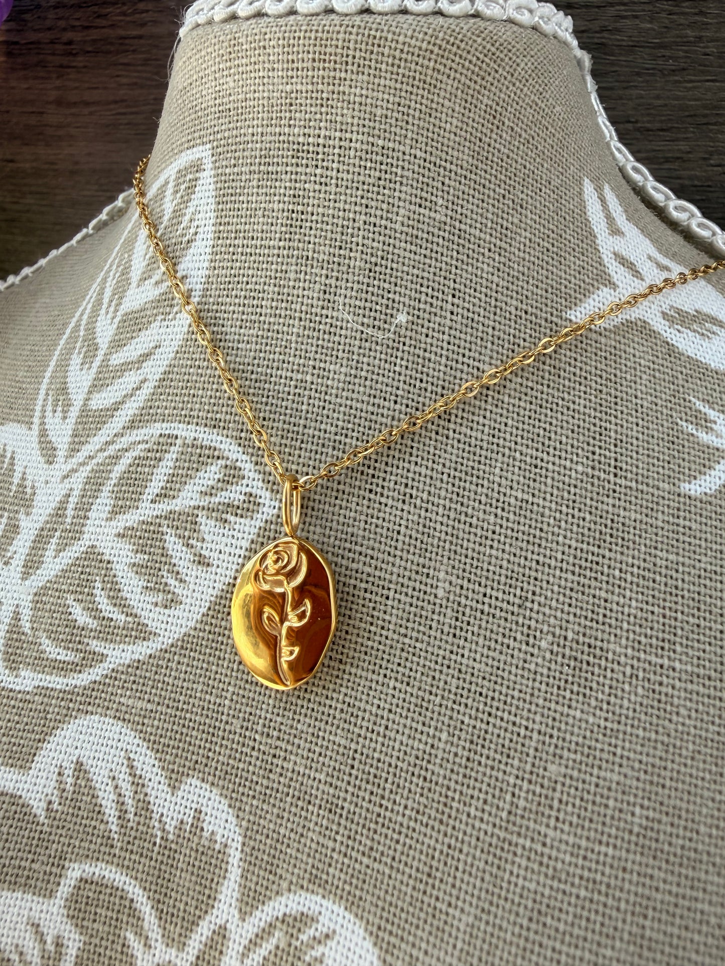 Rose Signet Necklace