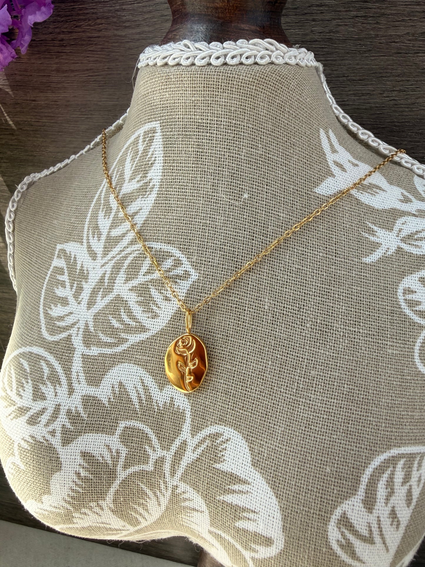 Rose Signet Necklace